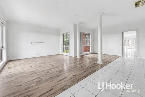 Property photo of 7 Candlebark Close Hampton Park VIC 3976