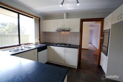 Property photo of 2 Mercedes Court Happy Valley SA 5159