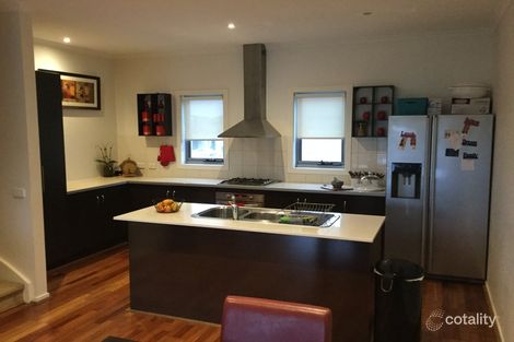 Property photo of 10/4 Hopetoun Green Caroline Springs VIC 3023