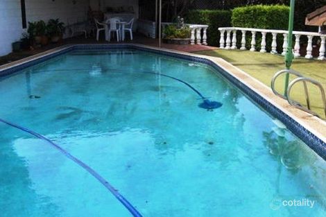 Property photo of 28 Tambourah Drive Benowa QLD 4217