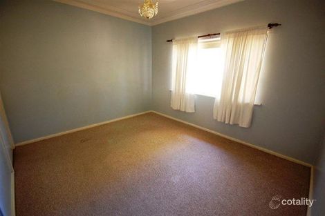 Property photo of 10 Koora Place Mount Austin NSW 2650