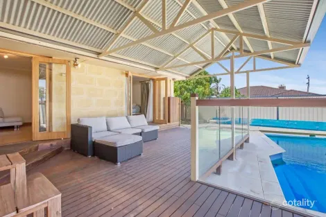 Property photo of 45 Hogarth Way Bateman WA 6150