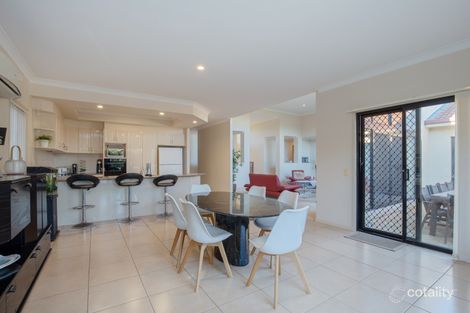 Property photo of 32 Nottinghill Gate Drive Arundel QLD 4214