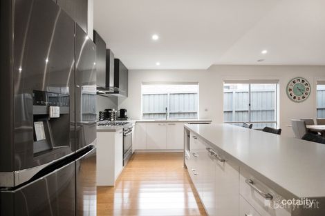 Property photo of 22 Grant Parade Officer VIC 3809