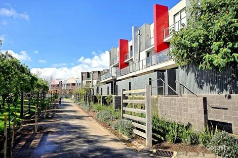 2/80 Hobsons Rd, Kensington, VIC 3031