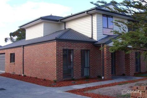 17 Elizabeth St, Cranbourne North, VIC 3977