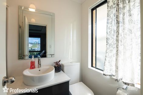 Property photo of 16 Glasgow Way Seville Grove WA 6112