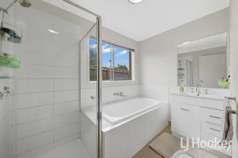 Property photo of 4 Hart Crescent Brookfield VIC 3338
