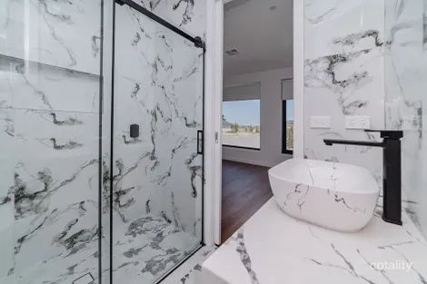 Property photo of 33 Alice Avenue Mickleham VIC 3064