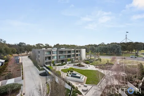 64/7 State Cir, Forrest, ACT 2603