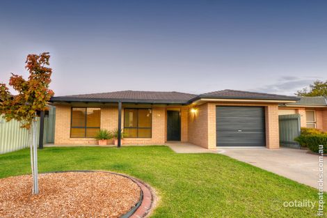 Property photo of 25 Girraween Mews Glenfield Park NSW 2650