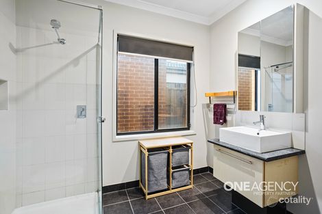 Property photo of 11 Brockwell Crescent Manor Lakes VIC 3024