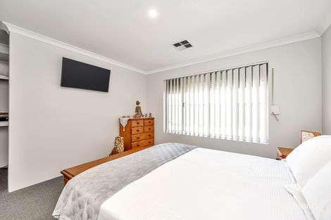 Property photo of 11 Dardanup Parkway Dawesville WA 6211