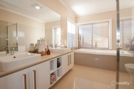 Property photo of 3 Topcliffe Crescent Truganina VIC 3029