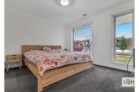 Property photo of 25 Scenery Drive Clyde North VIC 3978