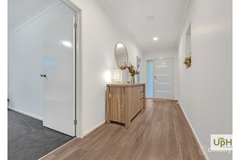 Property photo of 25 Scenery Drive Clyde North VIC 3978