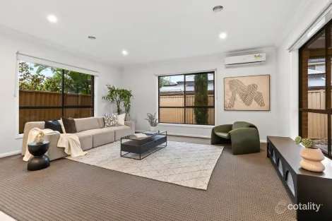 Property photo of 7 Cranwell Square Caroline Springs VIC 3023