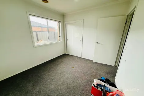 Property photo of 12 Bothwell Green Derrimut VIC 3026