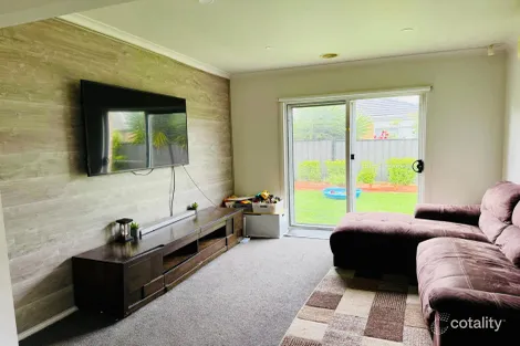 Property photo of 12 Bothwell Green Derrimut VIC 3026