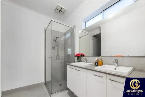 Property photo of 70 Como Parade Clyde North VIC 3978