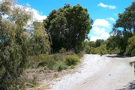 17 Goss St, Little Grove, WA 6330