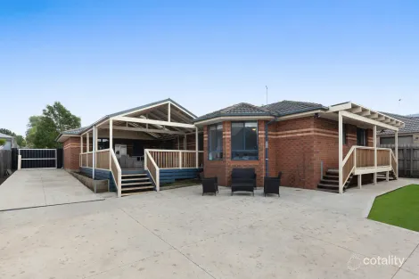 Property photo of 34 Silvertop Close Wallan VIC 3756