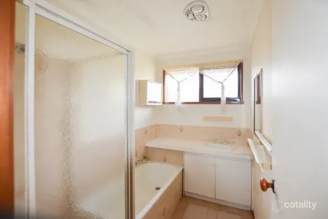 Property photo of 13 Gipps Crescent Cranbourne North VIC 3977