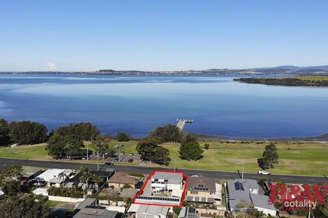 Property photo of 32 Lakeside Drive Kanahooka NSW 2530