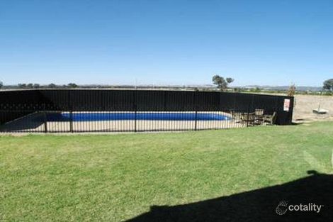 Property photo of 2 Hickory Place Springvale NSW 2650