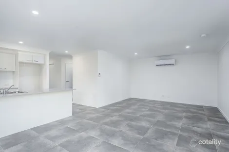 1/1 Locke Cres, Redbank Plains, QLD 4301