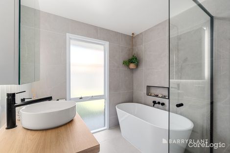 Property photo of 1/8 Orsett Court Mill Park VIC 3082