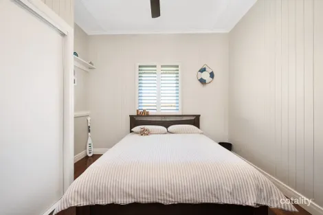 Property photo of 37 Victoria Avenue Woody Point QLD 4019