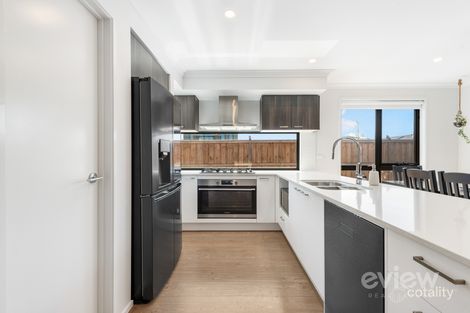 36 Sedge St, Mambourin, VIC 3024