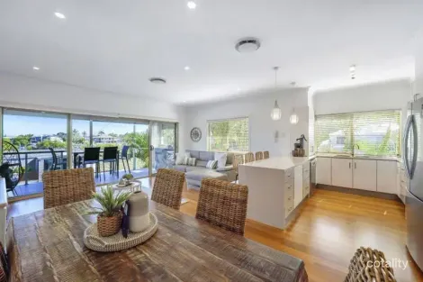 2/17 Ray St, Runaway Bay, QLD 4216