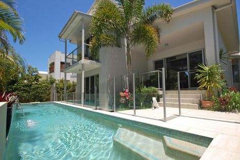 Property photo of 1002 Lakeview Terrace Benowa QLD 4217