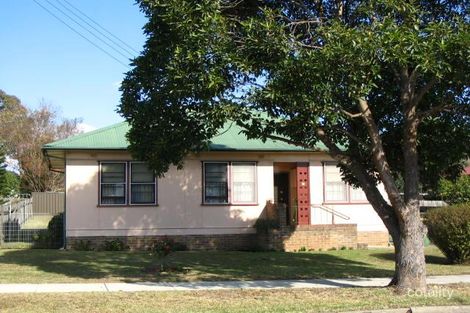 8 Bond Ave, Toongabbie, NSW 2146