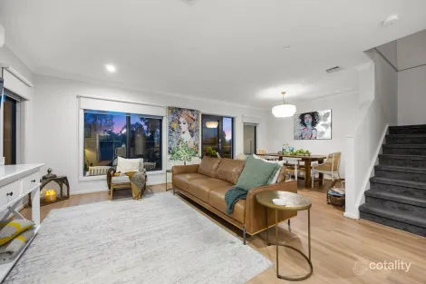 Property photo of 2 Short Walk Sunbury VIC 3429