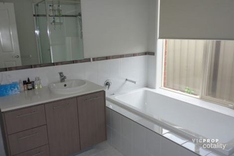 Property photo of 32 Maxwell Street Point Cook VIC 3030