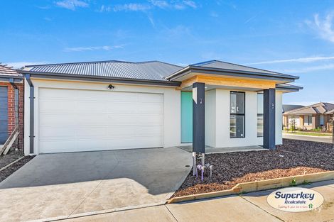 Property photo of 6 Palmdale Crescent Mambourin VIC 3024