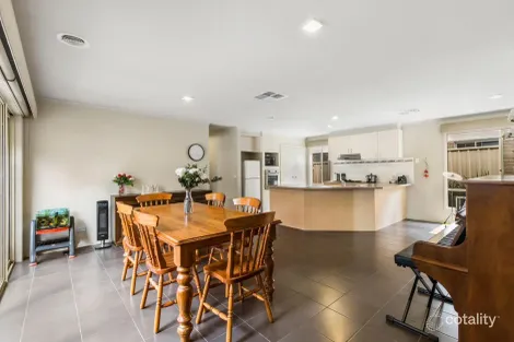 Property photo of 8 Moore Court Highton VIC 3216