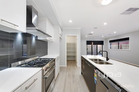 Property photo of 20 Featherwood Drive Aintree VIC 3336