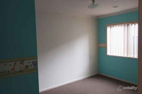 Property photo of 19 Perry Circuit Cranbourne North VIC 3977