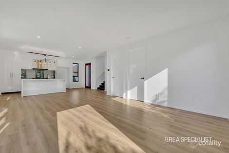 3/10 Stringybark Cl, Manor Lakes, VIC 3024