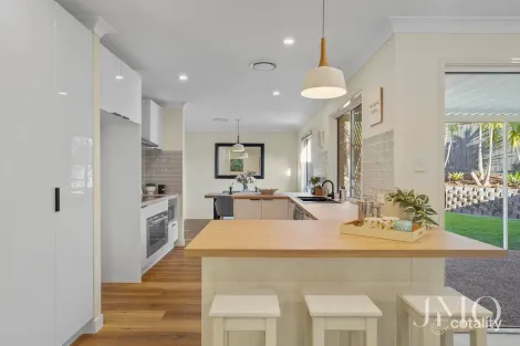 Property photo of 17 Lancelot Crescent Ormeau QLD 4208