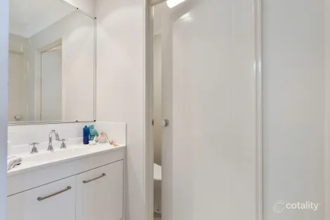 Property photo of 33 Liberty Crescent Springfield Lakes QLD 4300