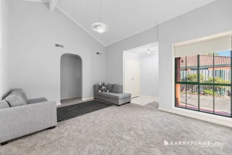 Property photo of 5 Eccles Close Mill Park VIC 3082