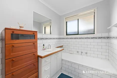 Property photo of 5 Eccles Close Mill Park VIC 3082