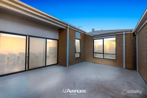 Property photo of 3 Emanda Lane Clyde North VIC 3978