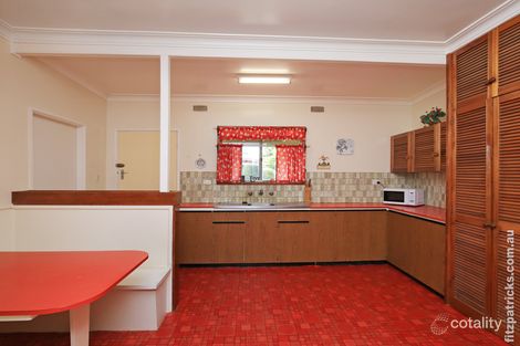 Property photo of 19 Manoora Avenue Mount Austin NSW 2650