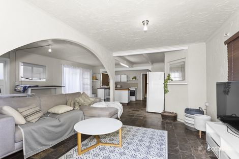 2/2 Sunshine Pde, Miami, QLD 4220